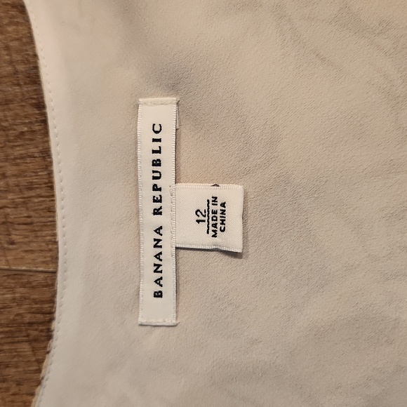 Banana Republic- Floral Sleeveless Blouse - Yellow and Brown. Size 12 - Picture 2 of 6